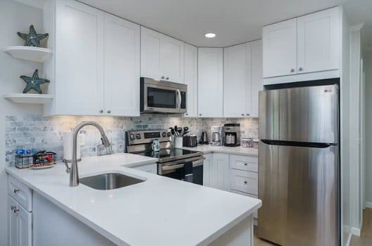 Full kitchen with dining and cookware