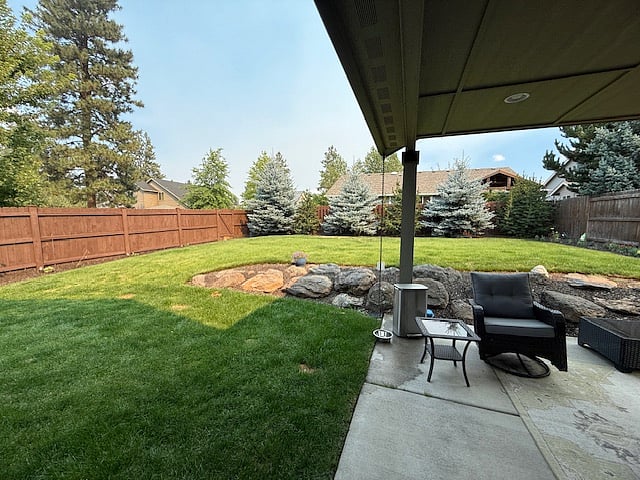 View from the patio door to the upper part of the backyard. 
