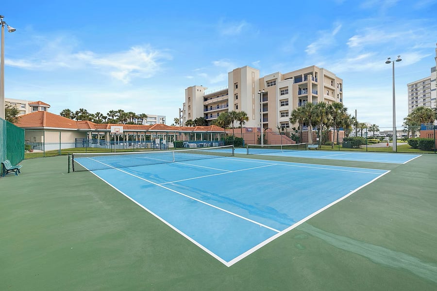 Community tennis court
