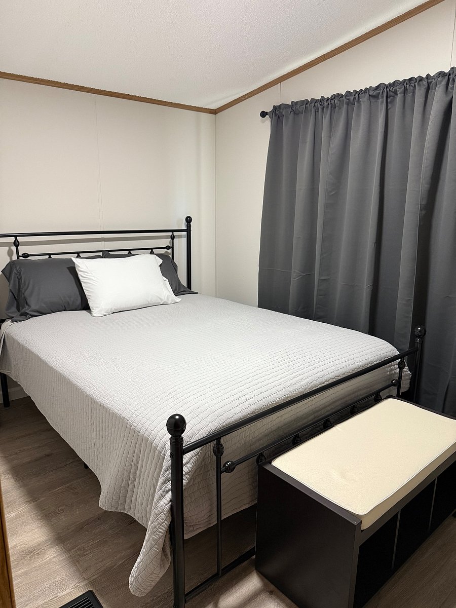 QUEEN BED