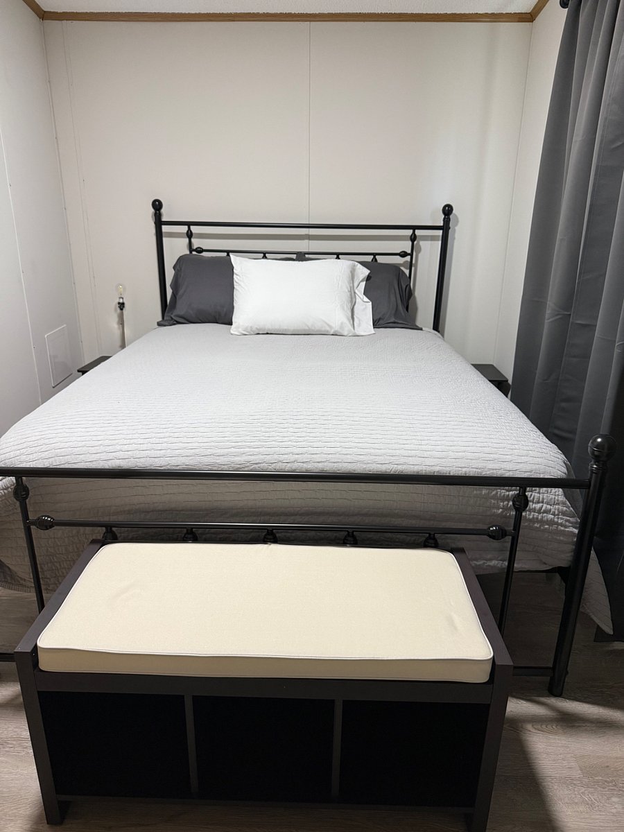QUEEN BED