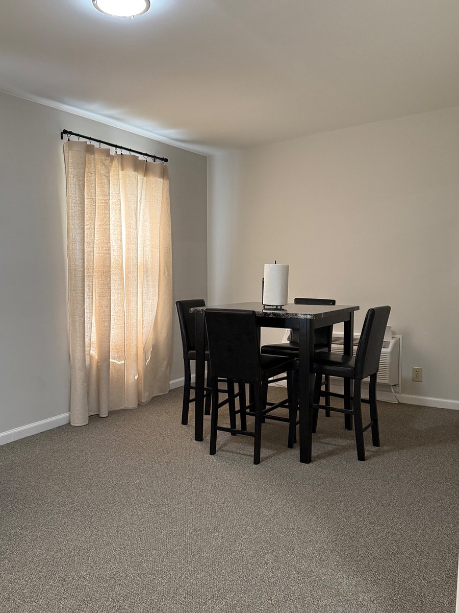SUNROOM WITH DINING