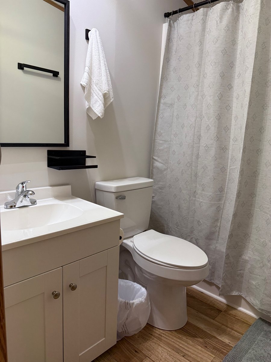 BATHROOM 2