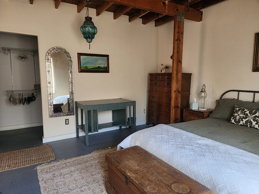 Bedroom with Queen Size Bed