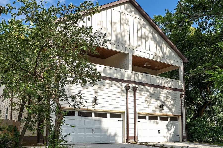 Back of house & parking (off 15th ave)