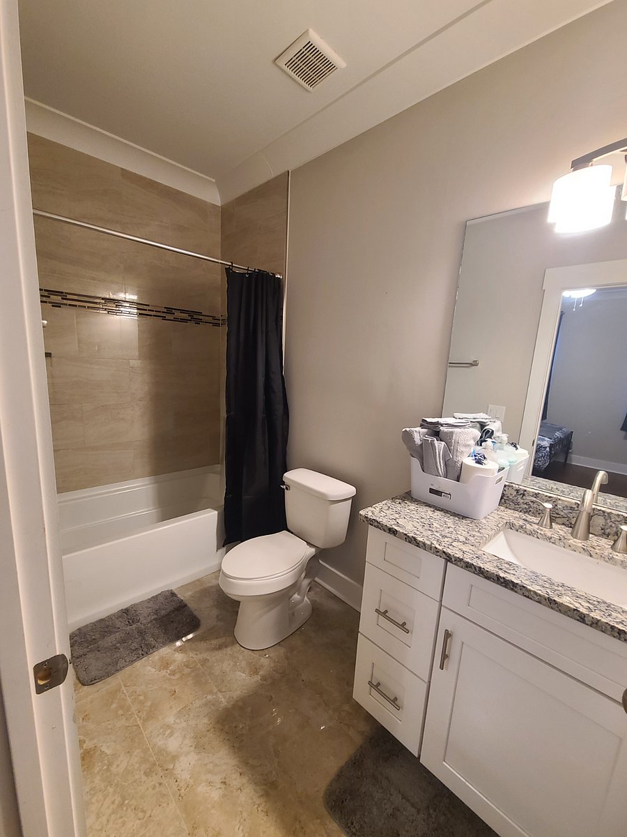 Room # 3 Upstairs front Private ensuite bath & walk in Closet