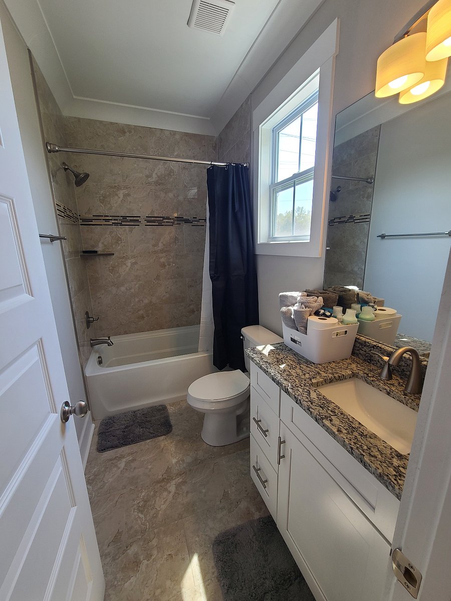 Room # 4 Upstairs middle Private ensuite bath 
