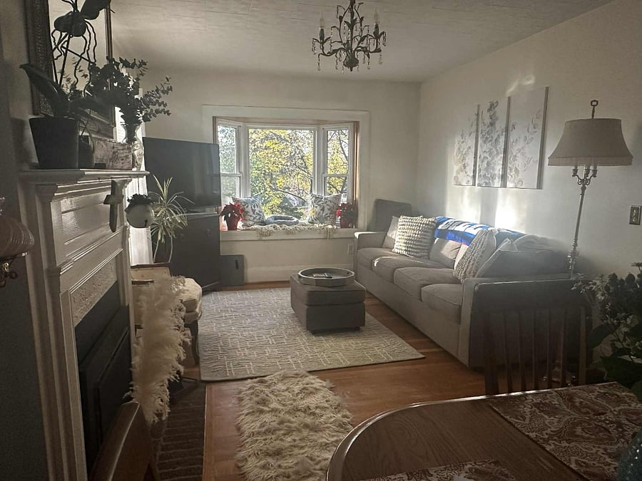 spacious living room, smart TV, gas/heated fireplace