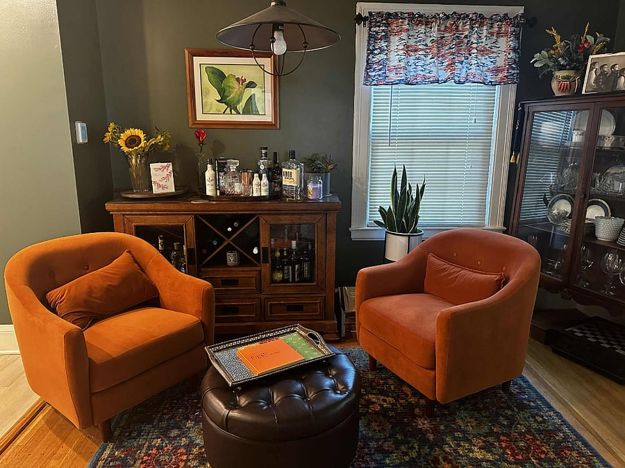 Sitting room/parlor 