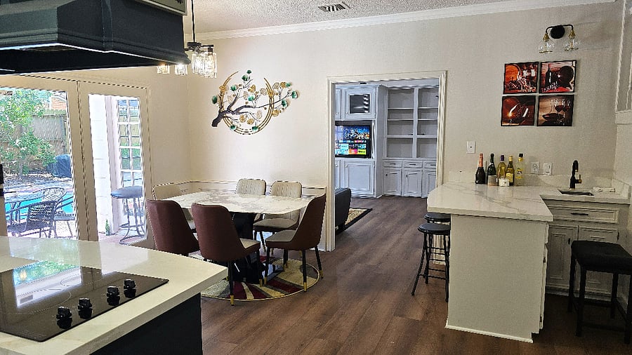 Wet Bar and Breakfast Nook