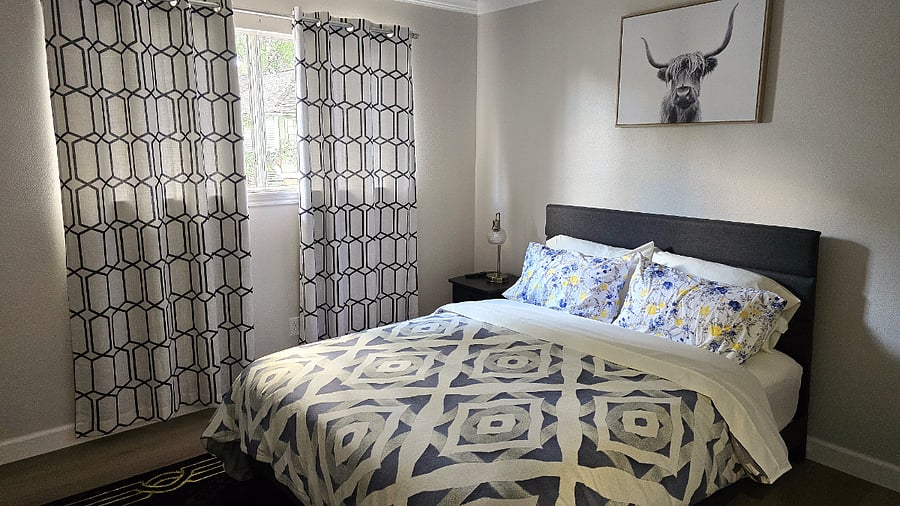 Bedroom #2: Queen bed