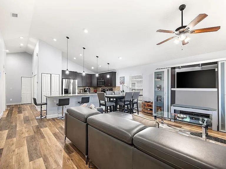 Furnished Finder property 897694_1 photo 3