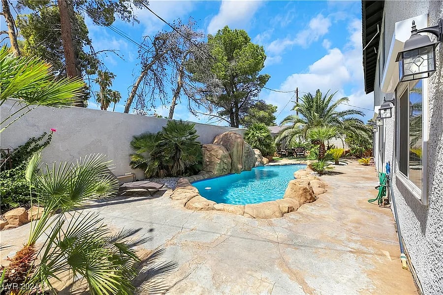 Furnished Finder property 897762_1 photo 60