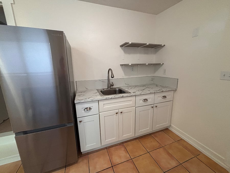 Studio with King Murphy Bed/ Private Bathroom