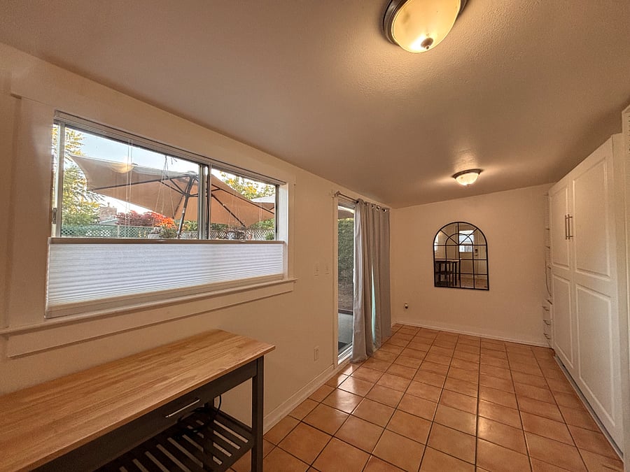 Studio with King Murphy Bed/ Private Bathroom