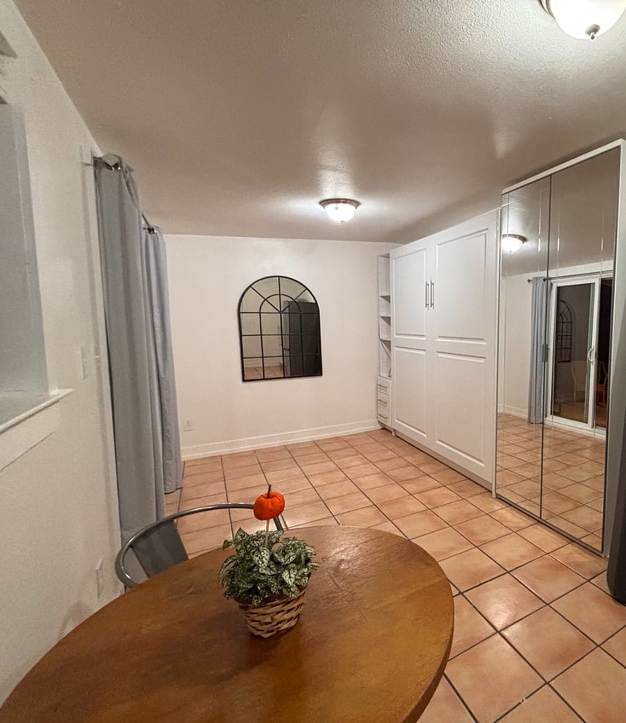 Studio with King Murphy Bed/ Private Bathroom