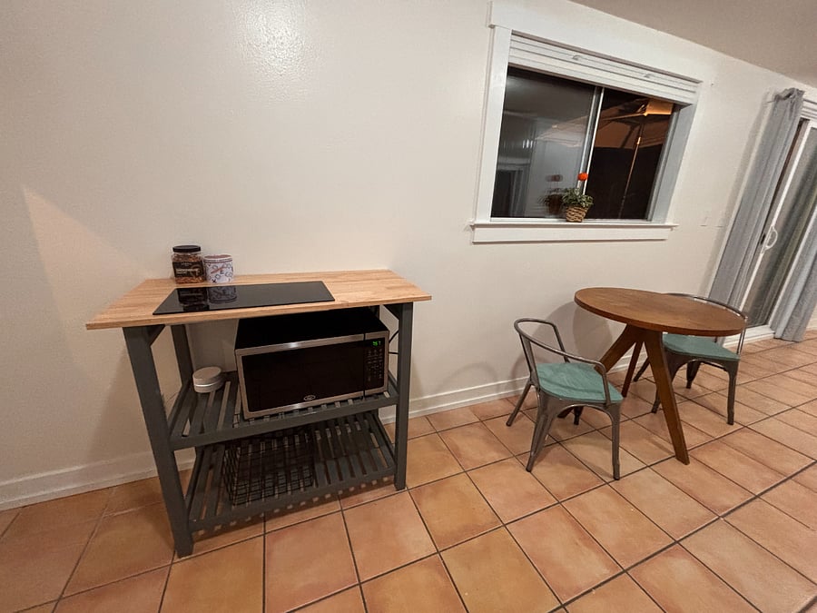 Studio with King Murphy Bed/ Private Bathroom