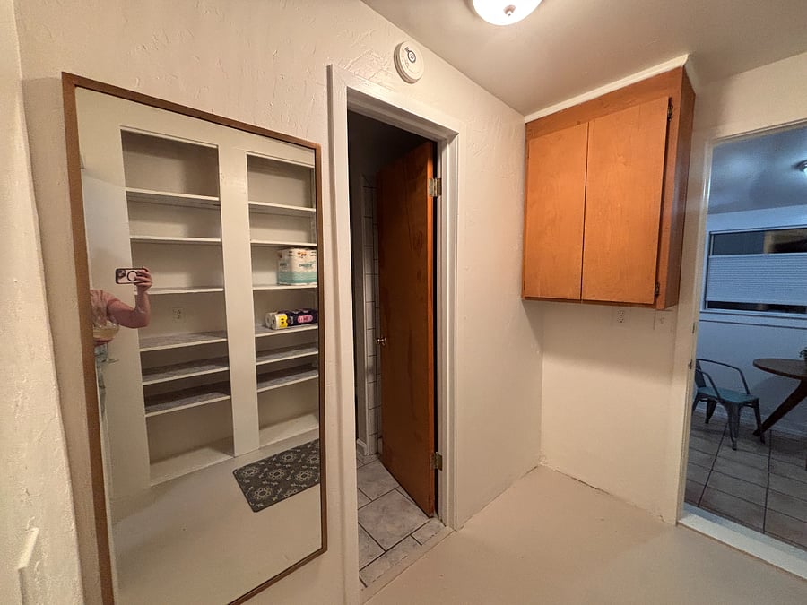 Studio with King Murphy Bed/ Private Bathroom