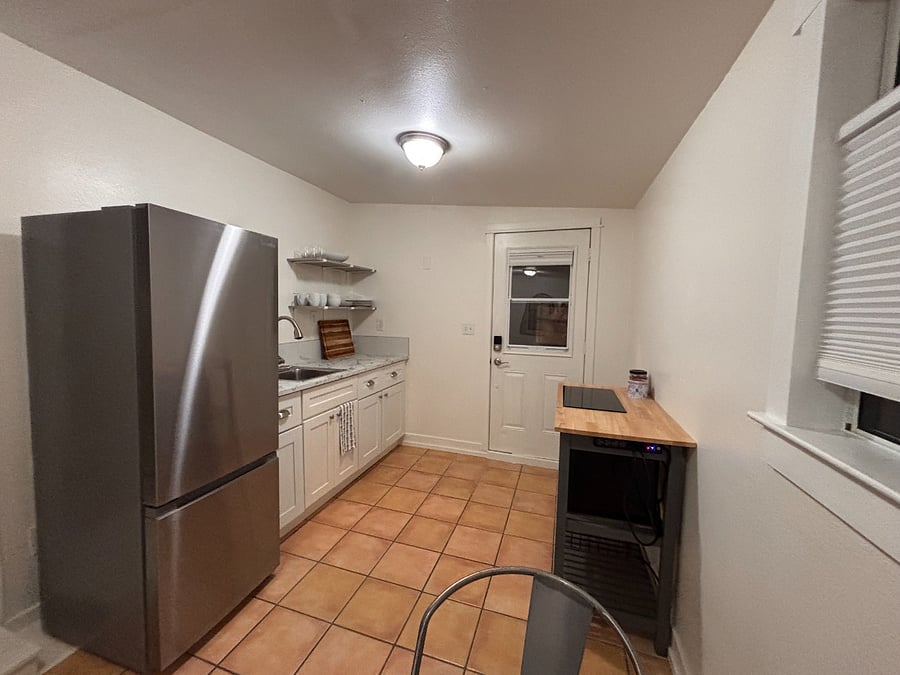 Studio with King Murphy Bed/ Private Bathroom