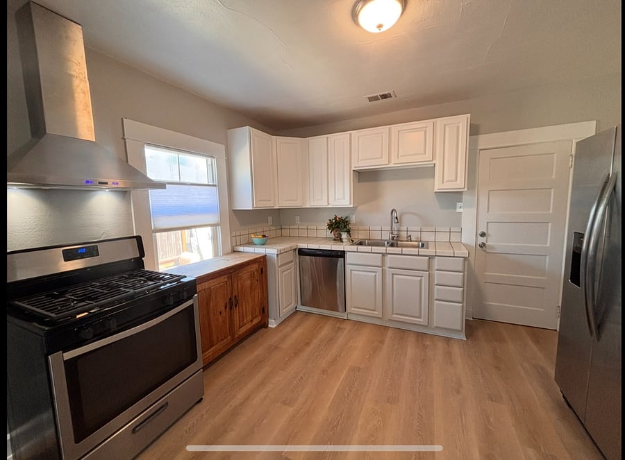 Full Kitchen with Laundry in House
