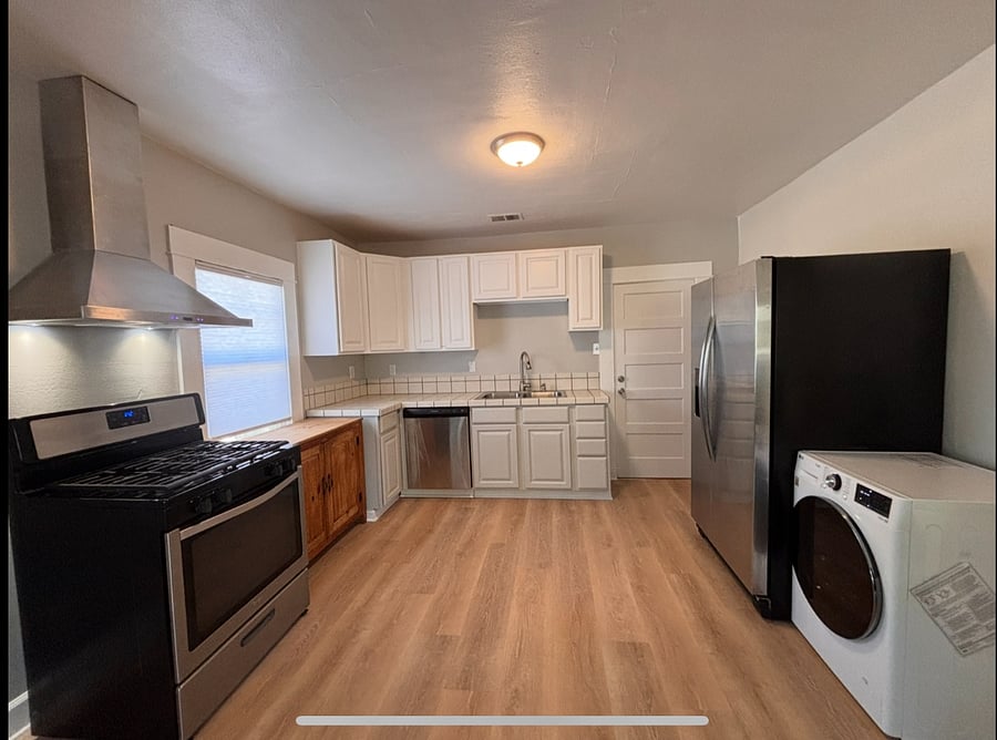 Full Kitchen with Laundry in House