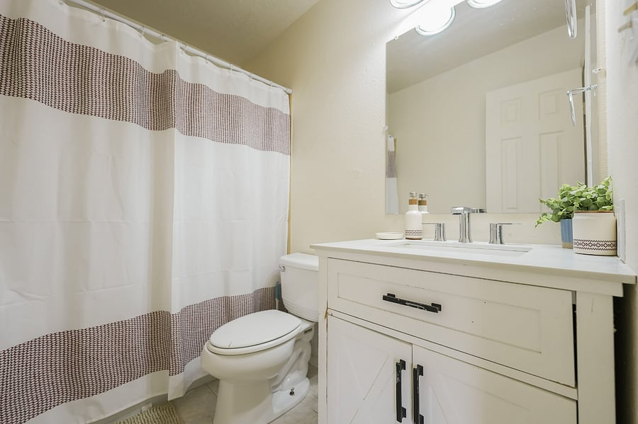 Great main bathroom.