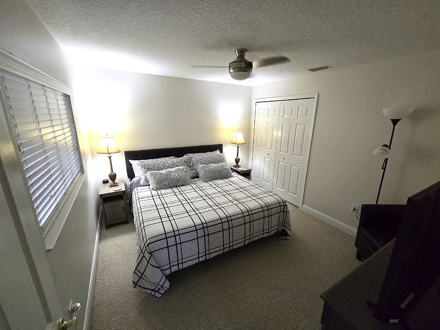 Guest Pool Suite King Bed