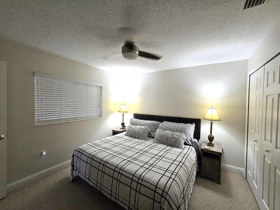 Guest Pool Suite King Bed