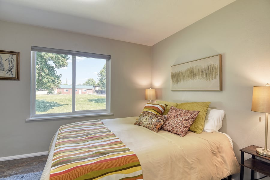 Queen-size bed and fun mid-century color scheme.