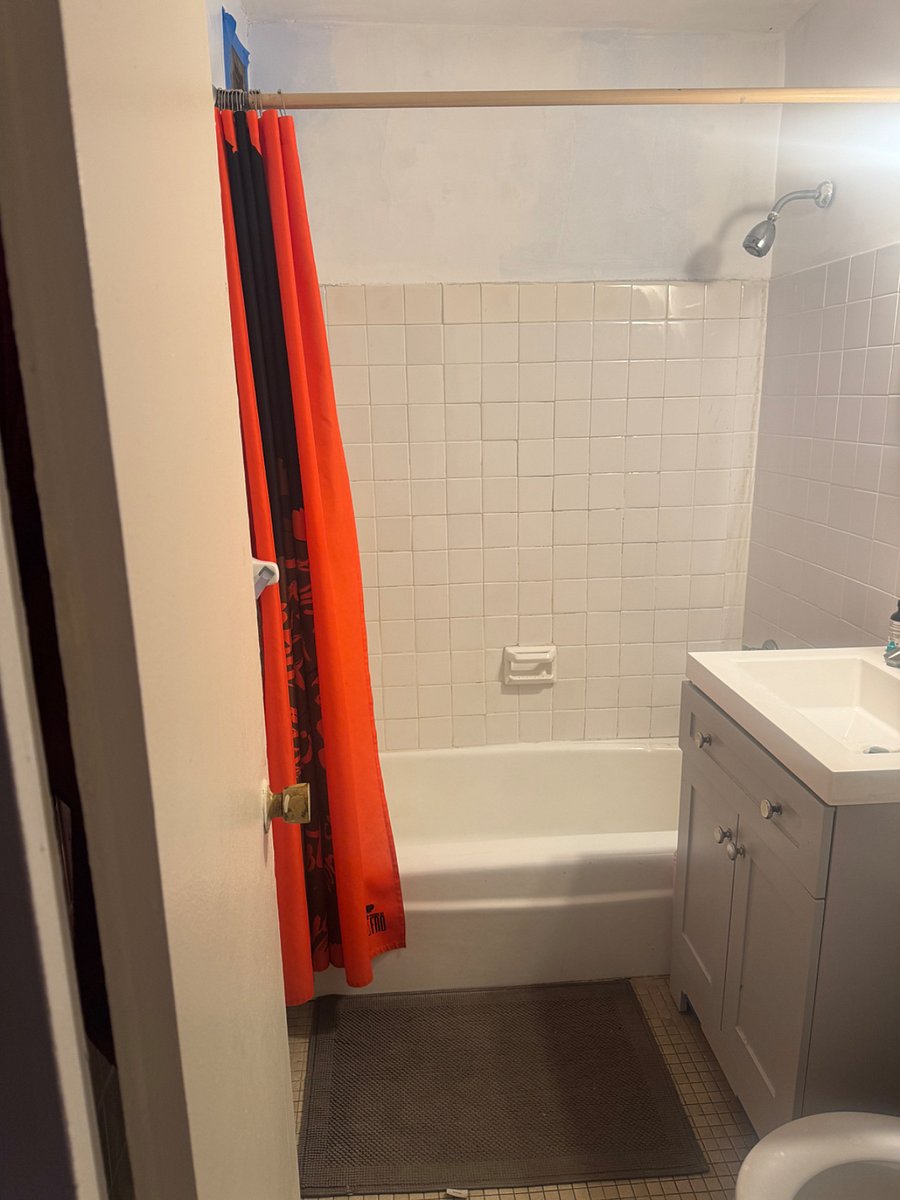 Full Shared Bathroom