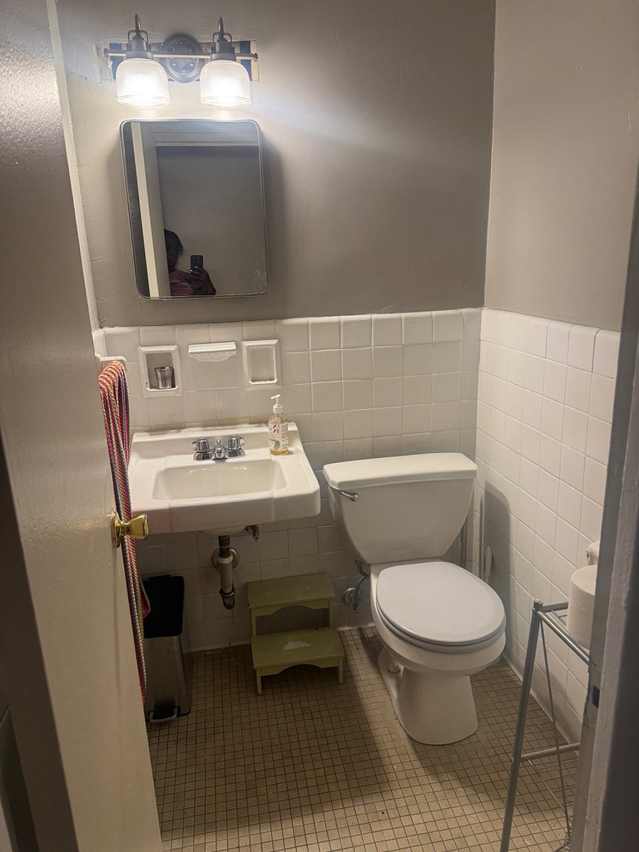 1/2 Bathroom