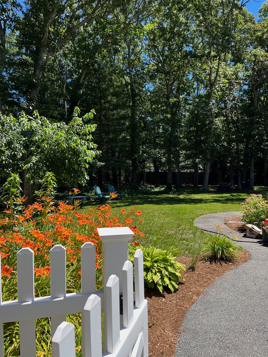 huge private fenced yard