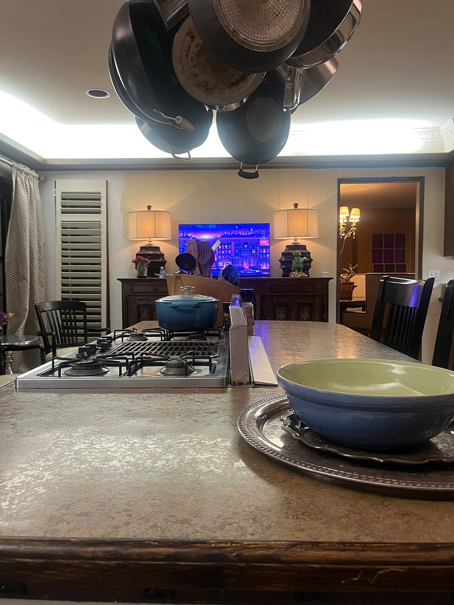 Gas stovetop on kitchen island