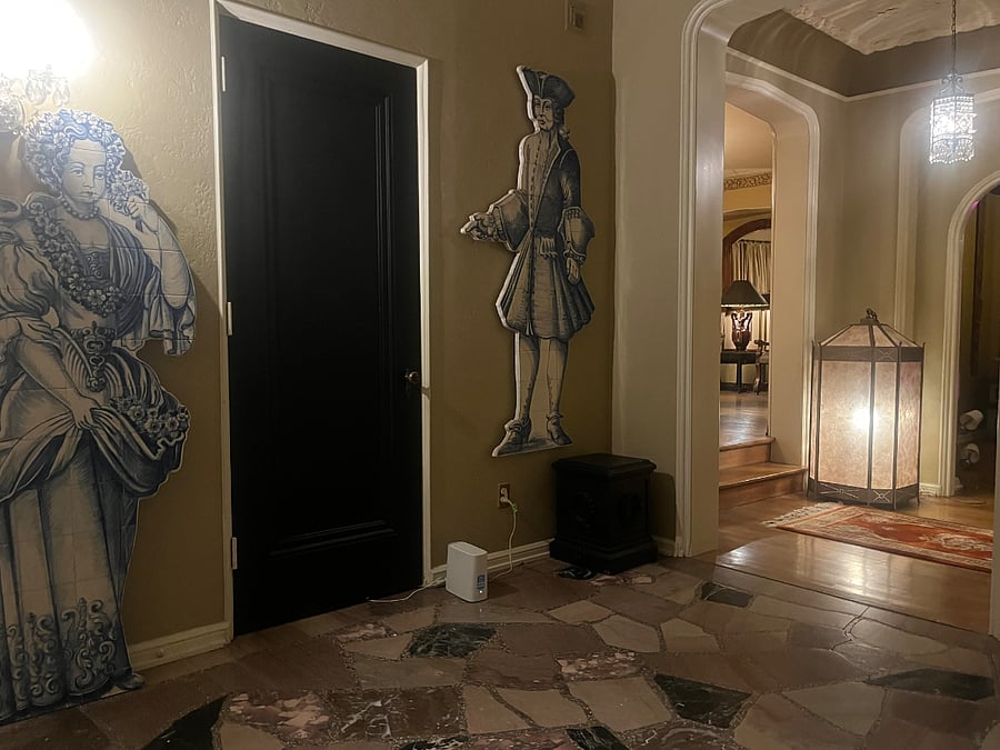 Downstairs foyer entrance