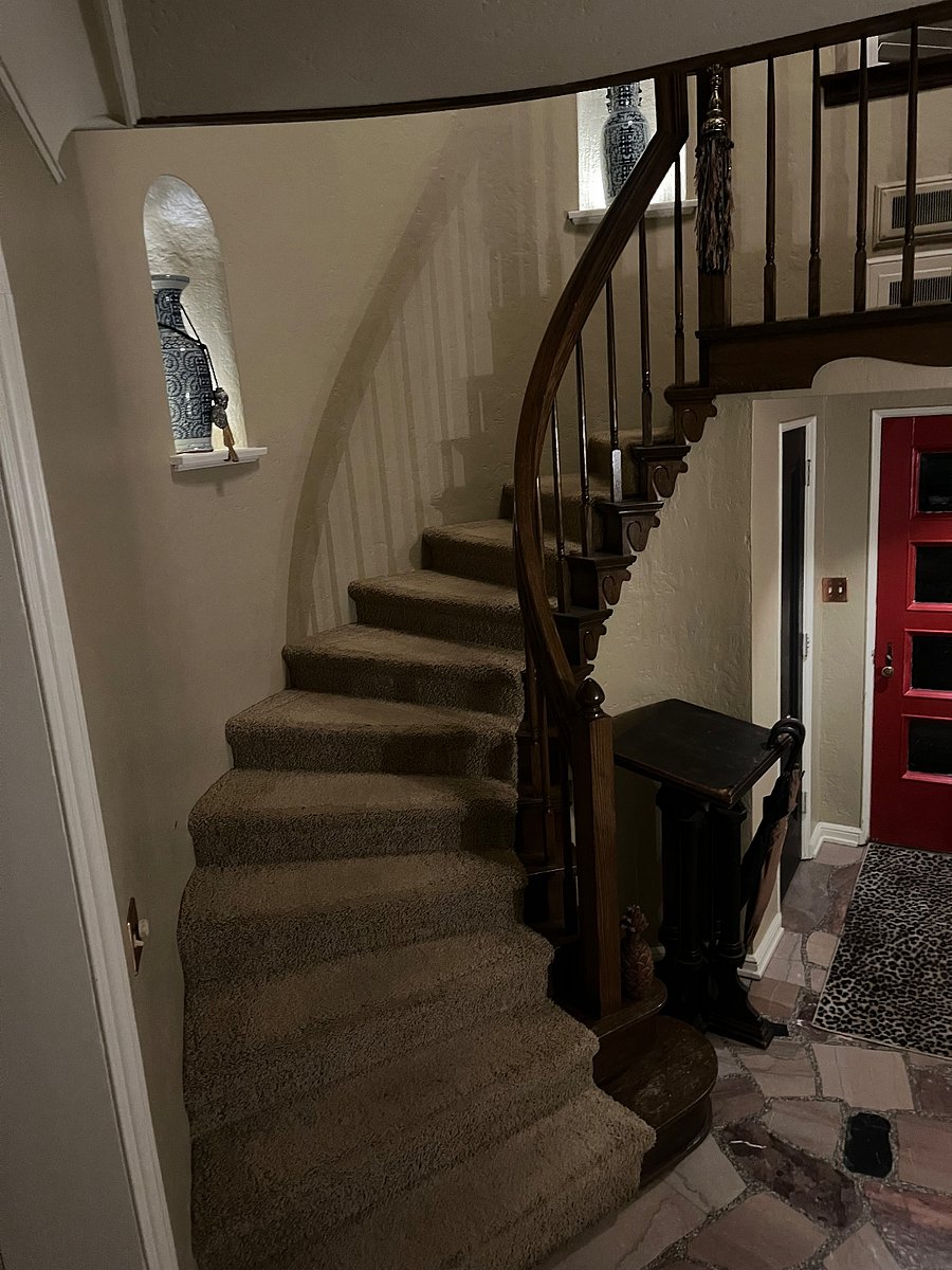 Foyer Stair Well