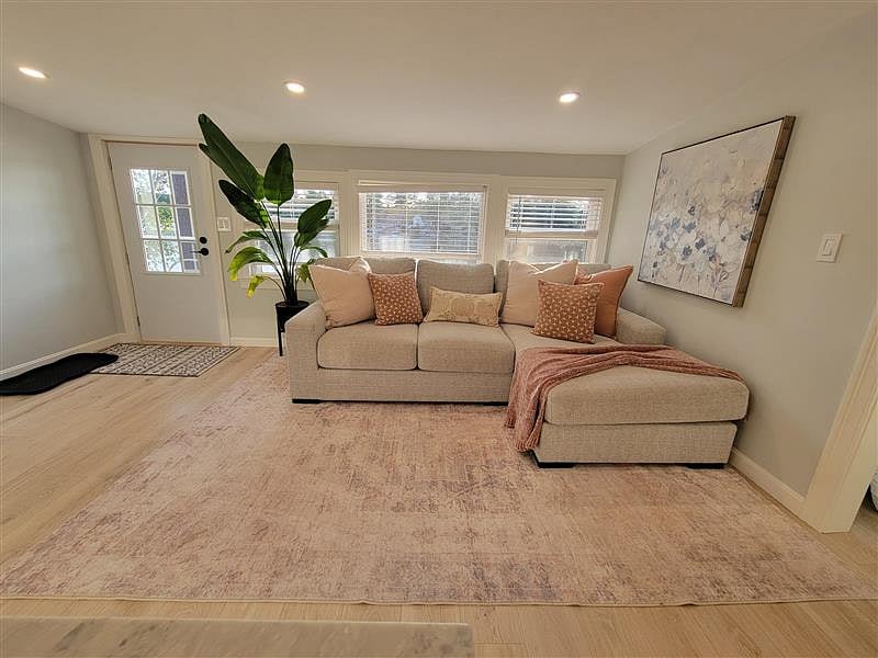 Furnished Finder property 898047_1 photo 11