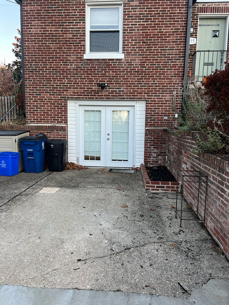 Private ground level entrance