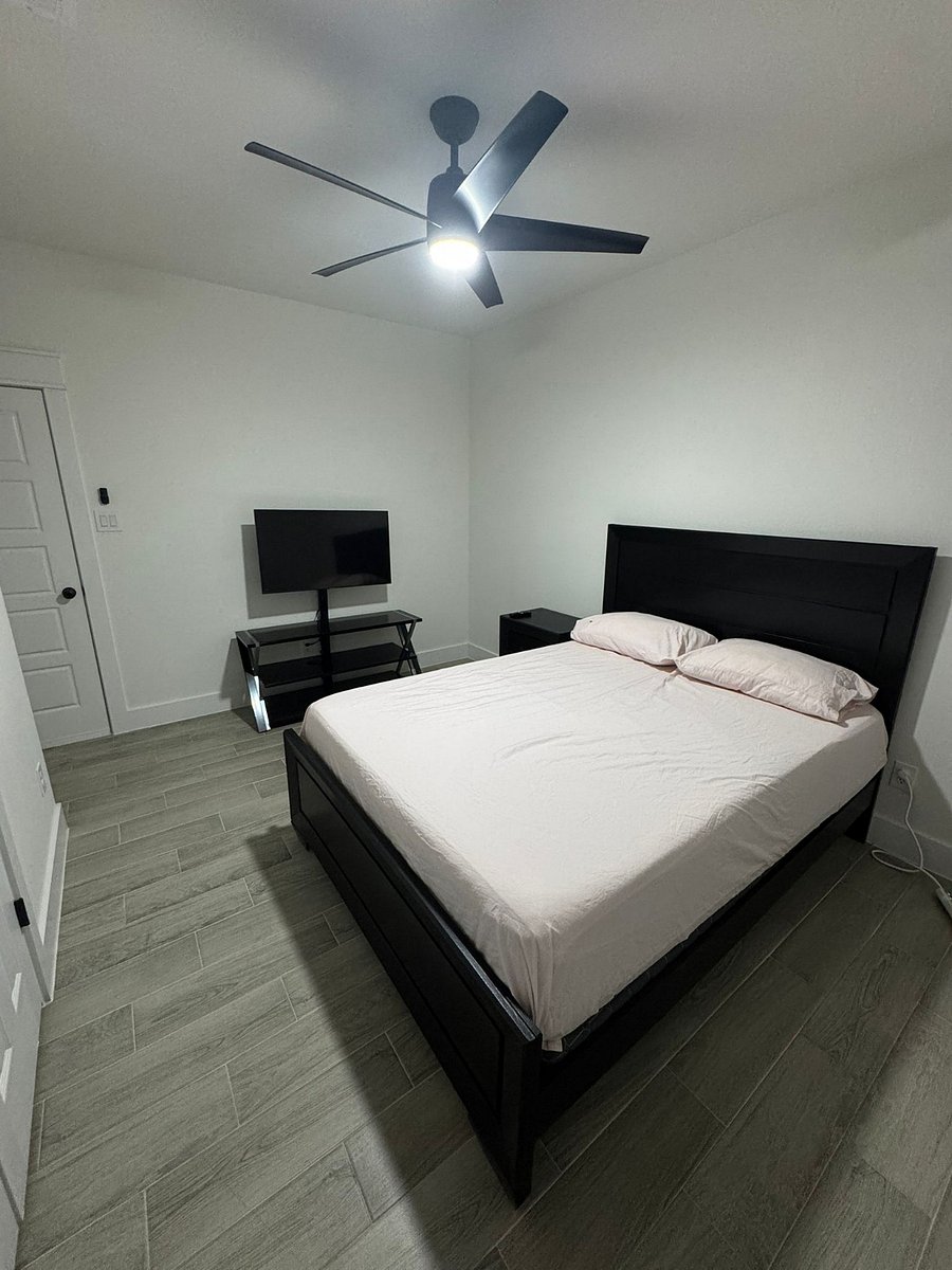 Furnished Finder property 898101_1 photo 8