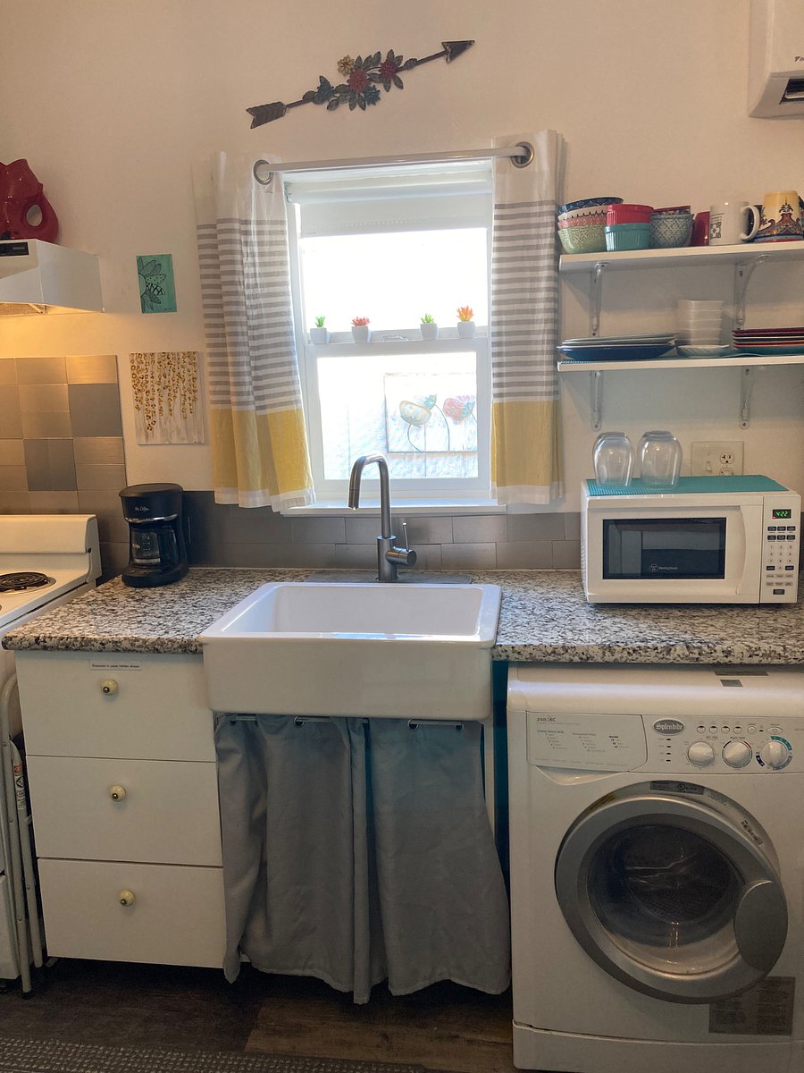 Full kitchen people. Washer dryer, full size refrigerator microwave lots and lots of storage Stove and an oven