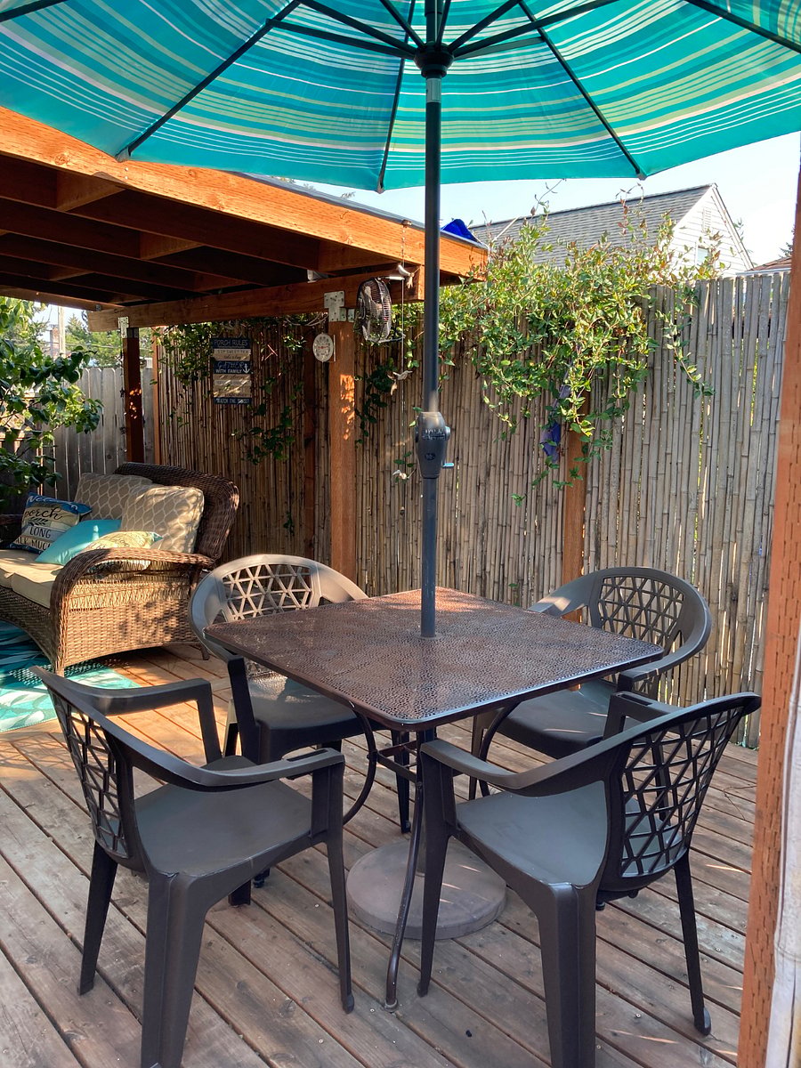 Eat outside and enjoy the lovely Pacific Northwest weather