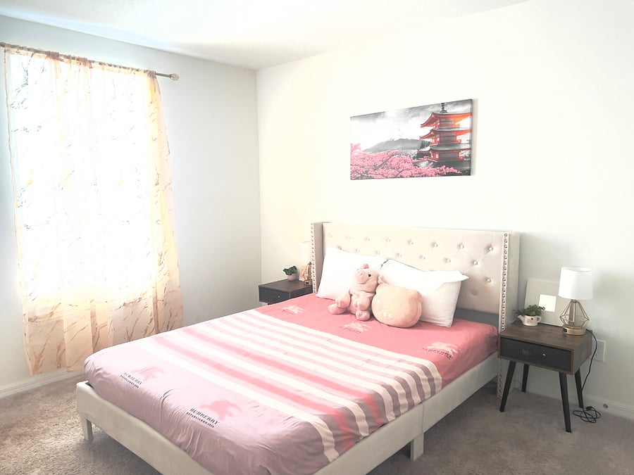 Queens bedroom