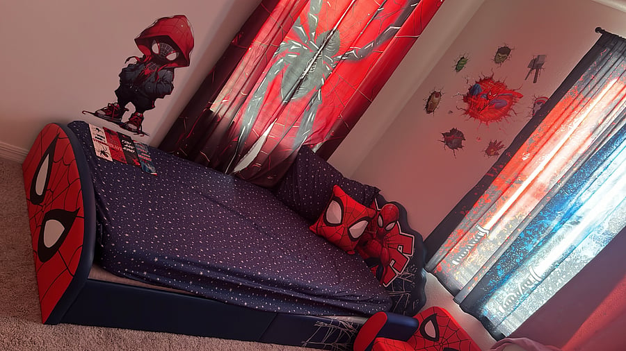 Little Princes Spider-Man twin bed n Spider-Man corner;)