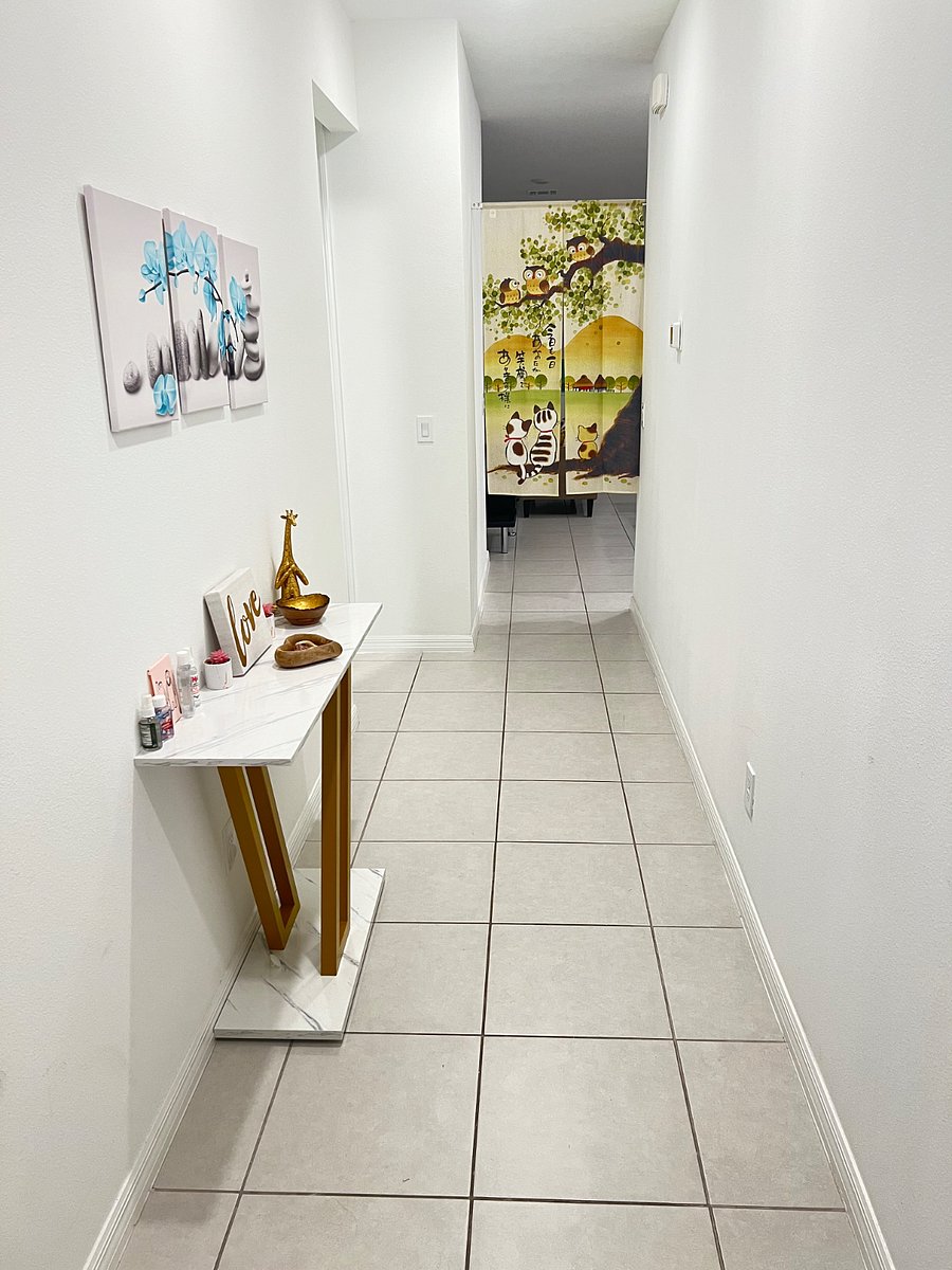 Doorway leads to the living room;) owls n cats wish u happy everyday,)