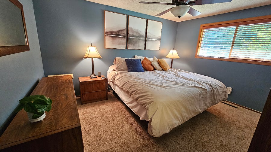 Upstairs Bedroom 1 - King Bed, Smart TV