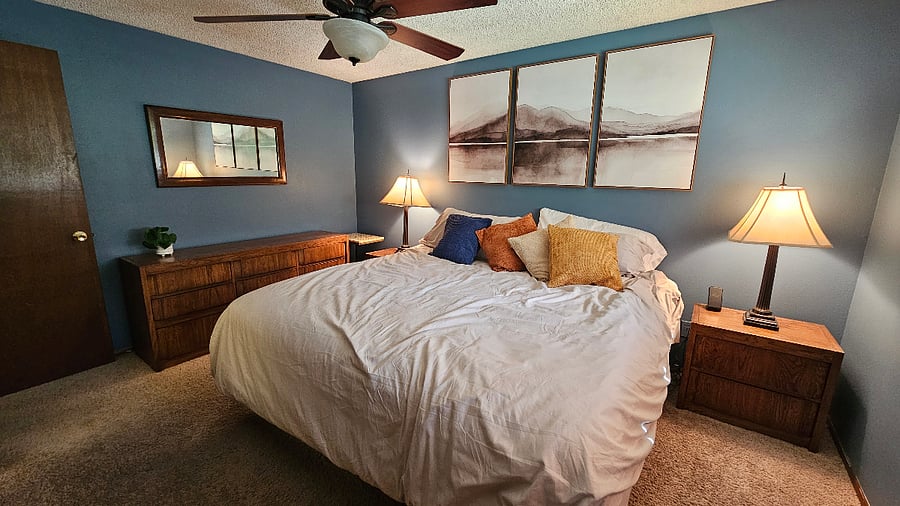 Upstairs Bedroom 1 - King Bed, Smart TV