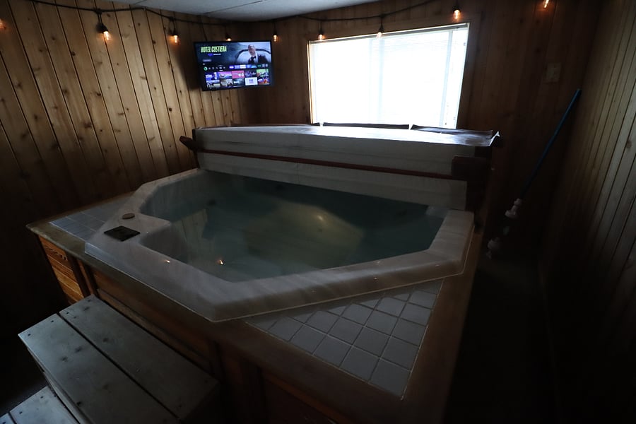 Hot Tub with Smart TV