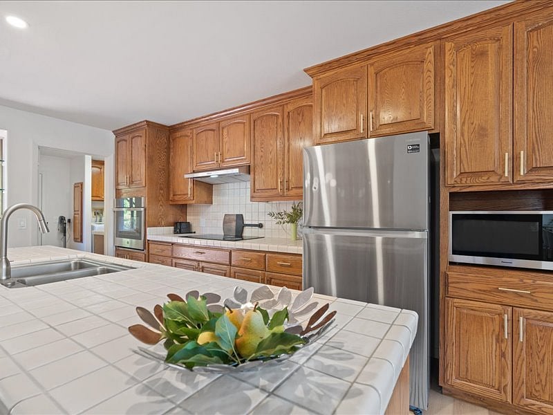 Furnished Finder property 898573_1 photo 8