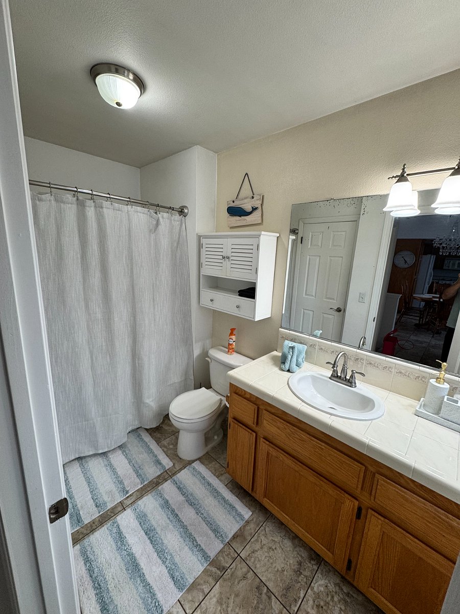 Master Bath - Upstairs