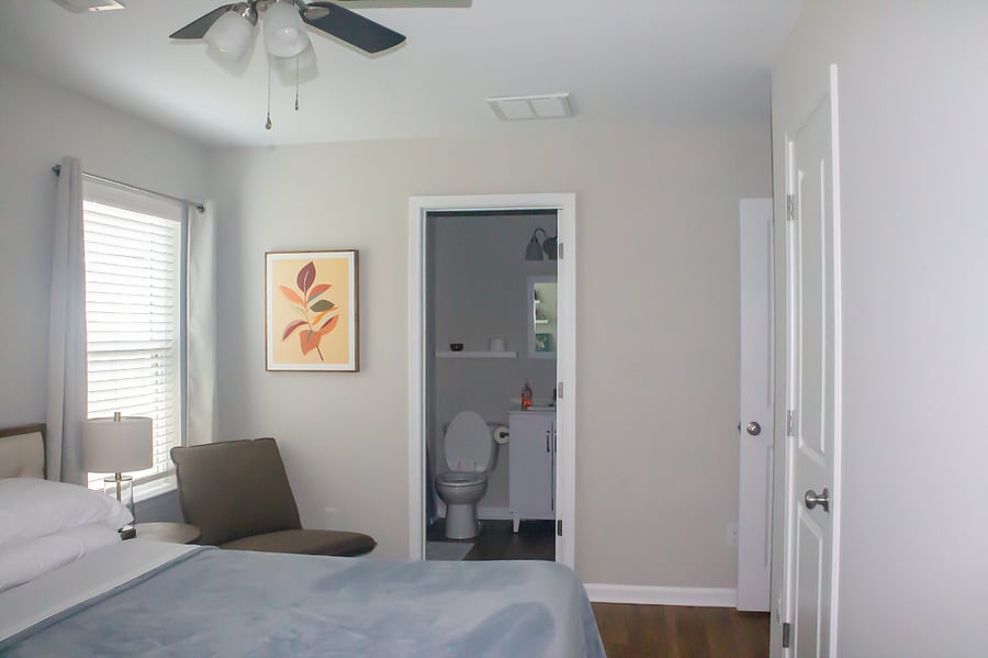 Bedroom 2 w/attached bathroom