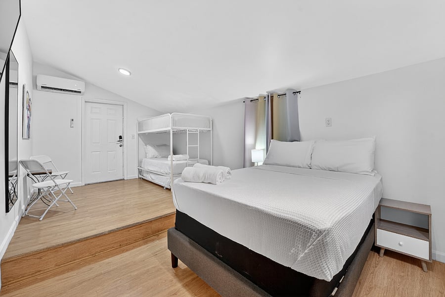 Furnished Finder property 898862_1 photo 13